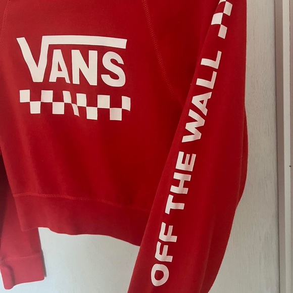 Cute cropped vans top! - Picture 2 of 2